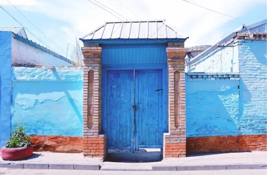 Yining — photo 2 (gallery)