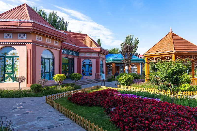 Yining — photo 3 (gallery)