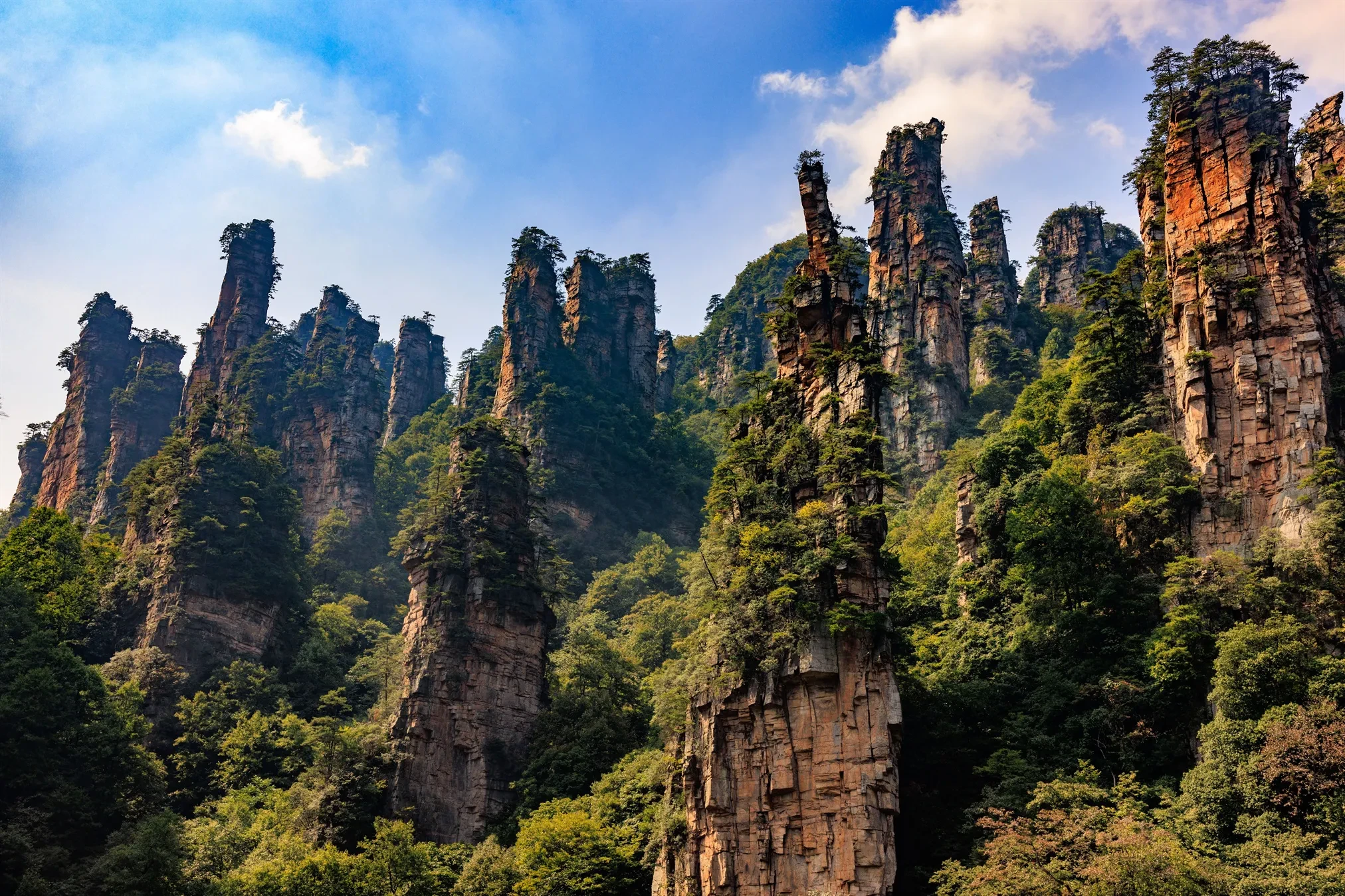 Zhangjiajie Avatar Mountains Tour — UNESCO Sandstone Pillars & Glass Bridge Thrills — 4 days, March-May and September-November (route card)
